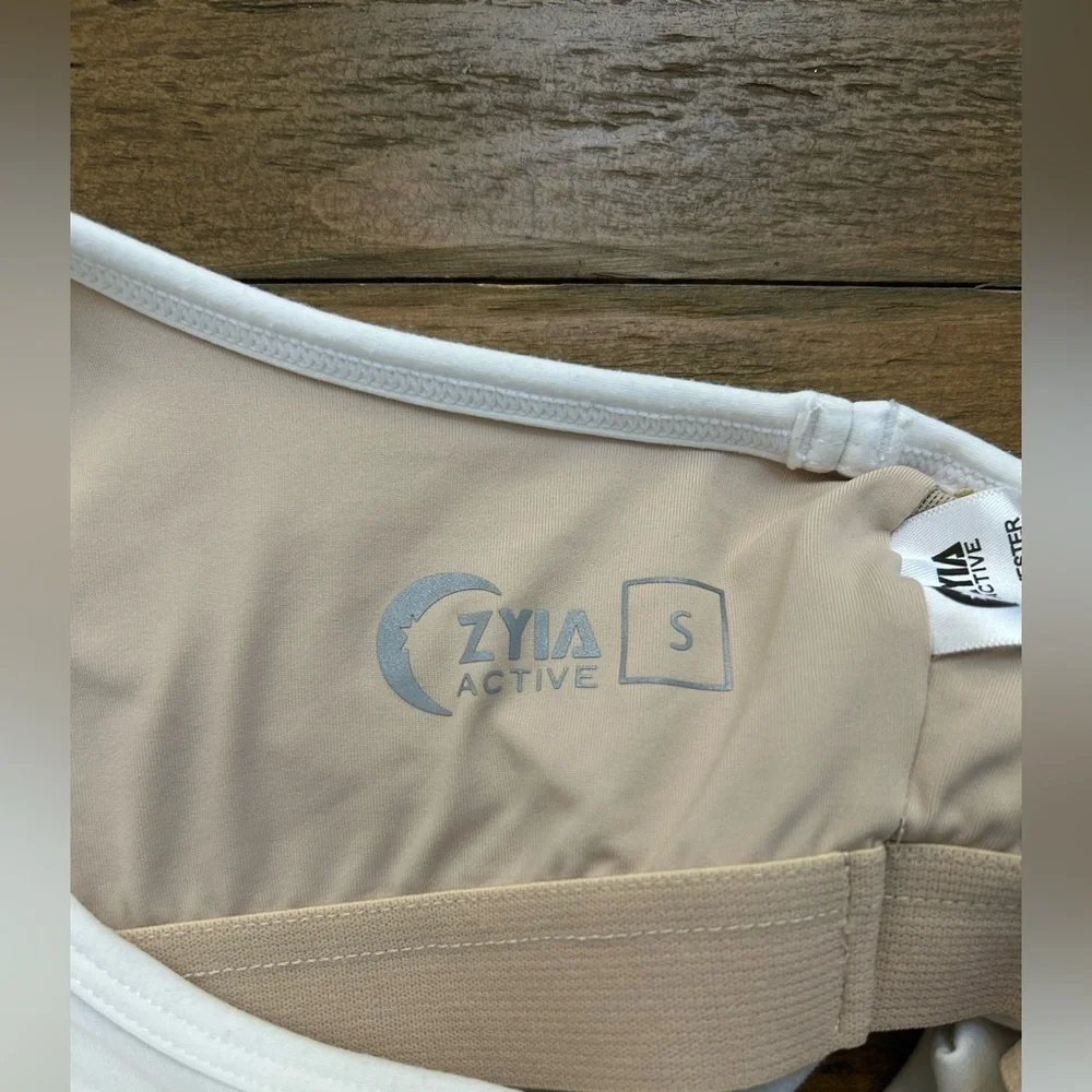 BUNDLE OF 3 ZYIA White Sports Bra Gray compression and leopard print leggings - Picture 4 of 15